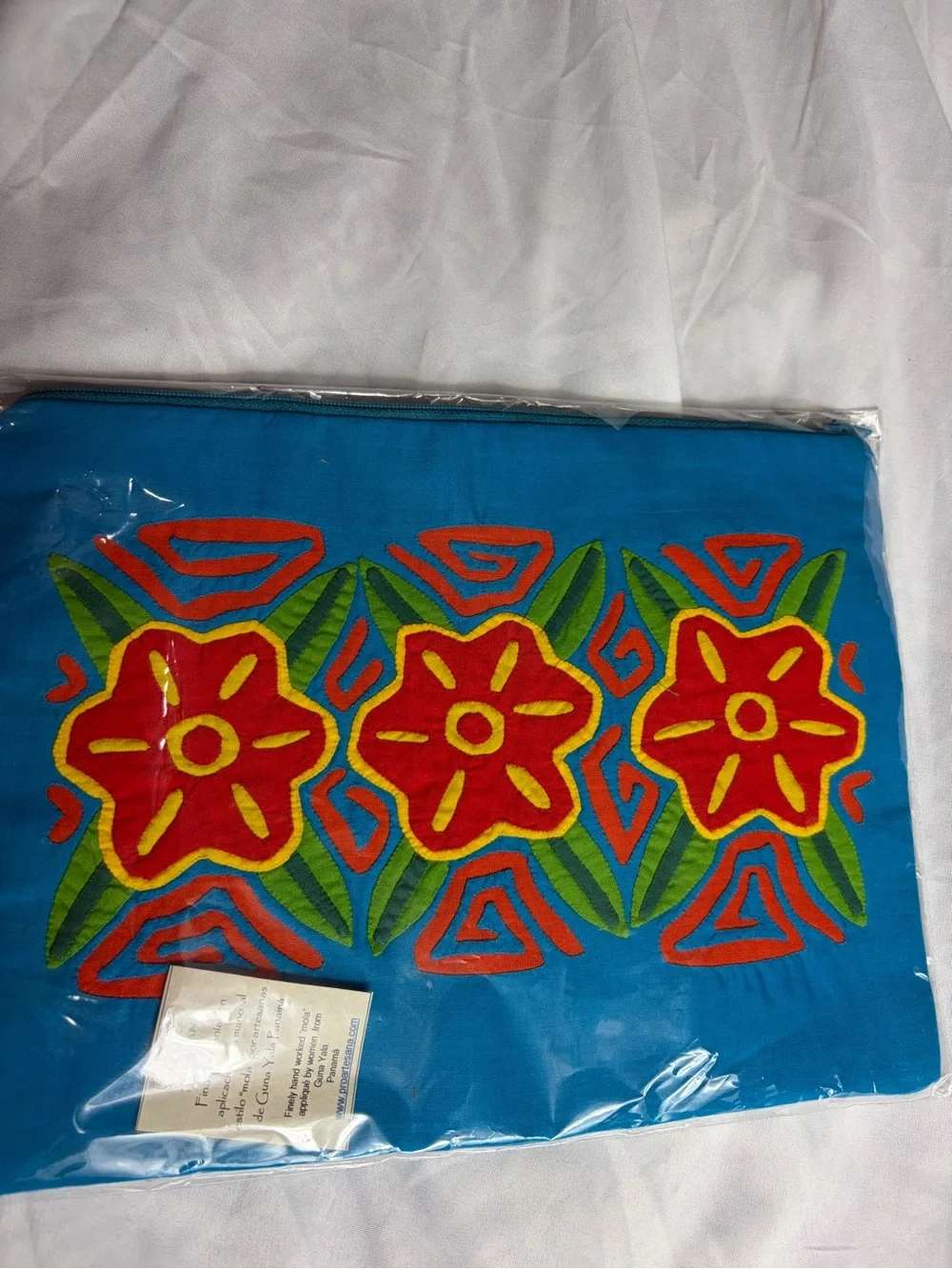 NWT handmade Panamanian fabric floral appliqué zipper pouch or clutch